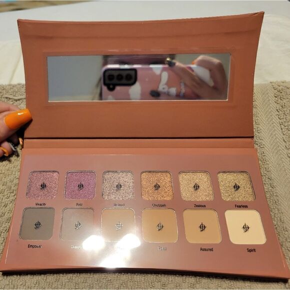 Illamasqua Eyeshadow Pallet  - Picture 3 of 4